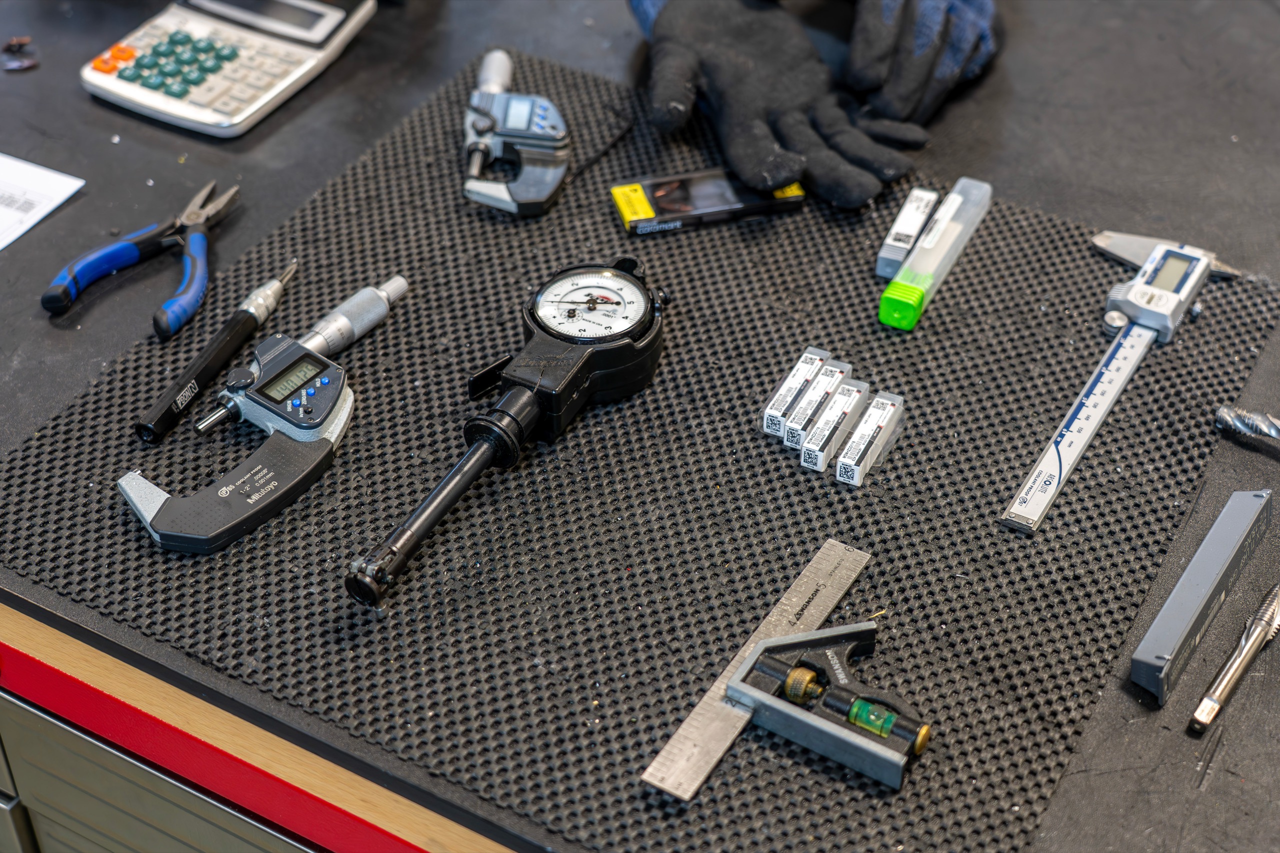 Precision measuring instruments on an inspection bench